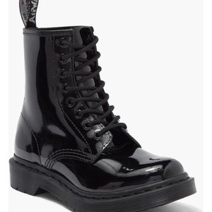 1460 Combat Boot (Unisex) Dr. Martens